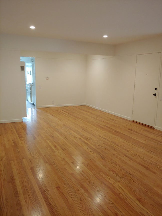 dining area - 1731 Oxley St