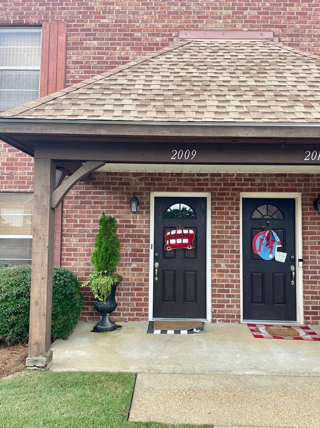 Photo - 2 Bedroom, 2.5 Bath, Fully Furnished Walking Distance to Campus House