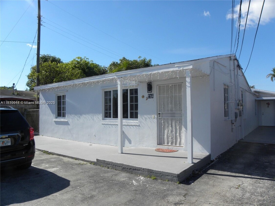 Primary Photo - 214 NW 49th Ave