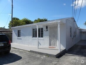 Building Photo - 214 NW 49th Ave