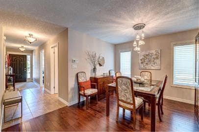 Building Photo - 203 Meadowlark Ln