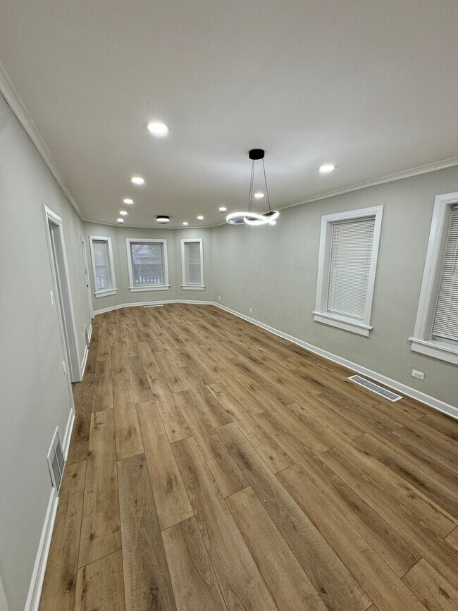 Foto del edificio - 3912 N Nora Ave