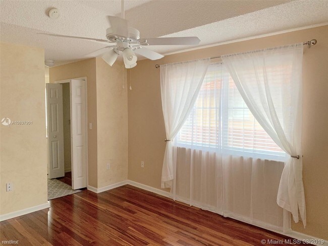 Building Photo - 3 br, 2.5 bath House - 200 Mahogany Ter