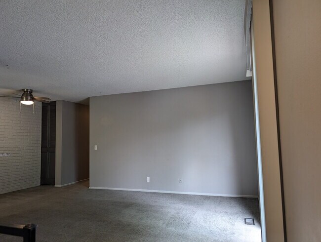 Building Photo - "Charming 2-Bed Condo Retreat in Lakewood ...