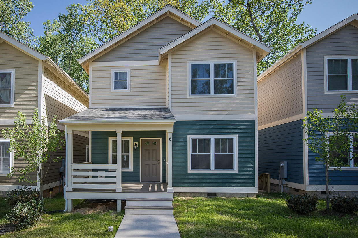 Primary Photo - Modern Home in Kenilworth