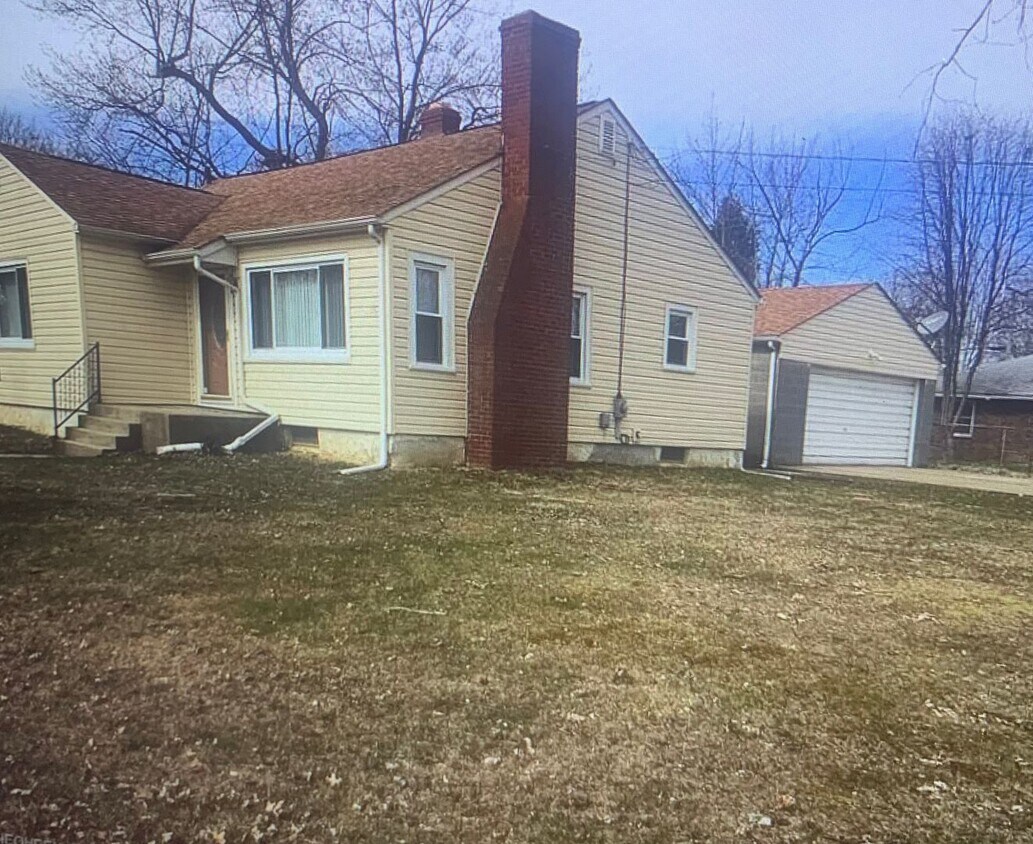 Building Photo - One Floor Living - 3 Bedrooms with 2-Car Garage
