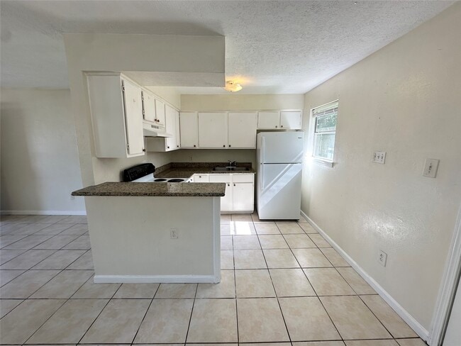 Building Photo - 2514 Avenue B