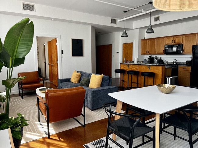 Building Photo - 527 St Joseph St