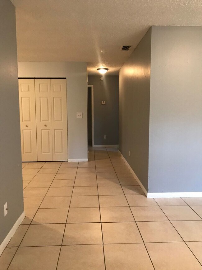 Foto del edificio - SPACIOUS RANCH STYLE 3 BEDROOM 2 FULL BATH...
