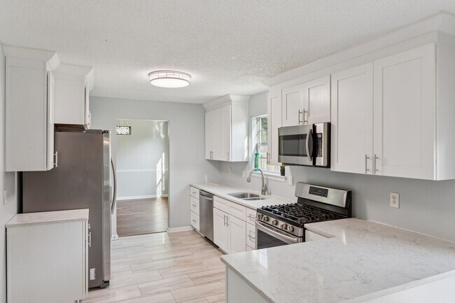 Foto del edificio - Spacious 5BR House in Fairburn