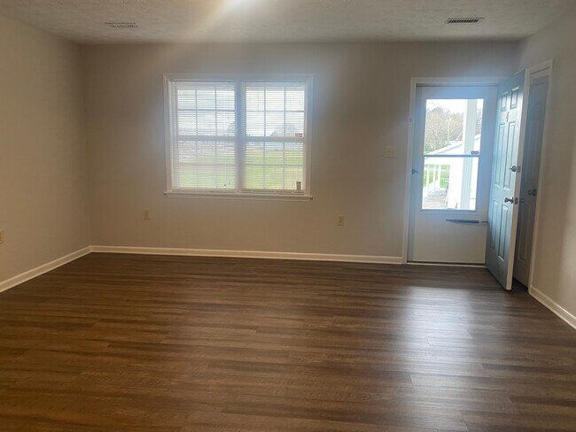Sala de estar - 155 Mays St