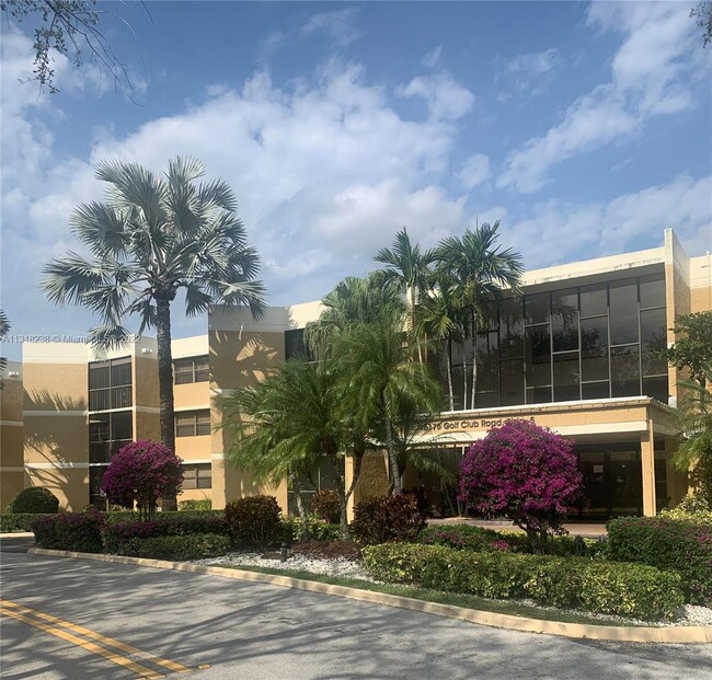 Building Photo - 16175 Golf Club Rd