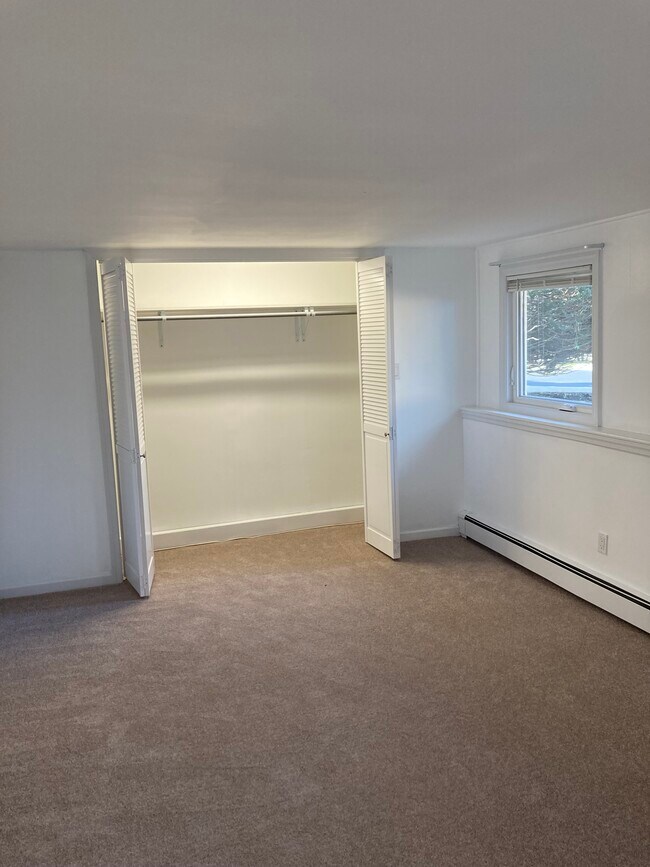 large lighted closet - 402 Auborn Ave