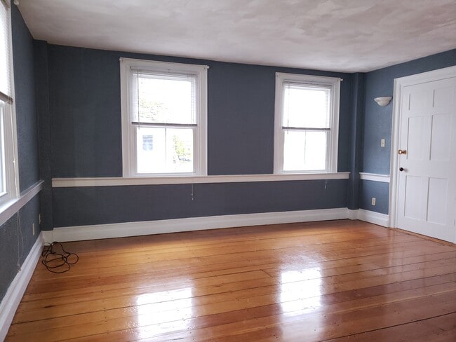 Building Photo - 15 Dunlap St