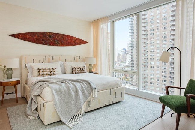 Building Photo - 152 East 87th Street