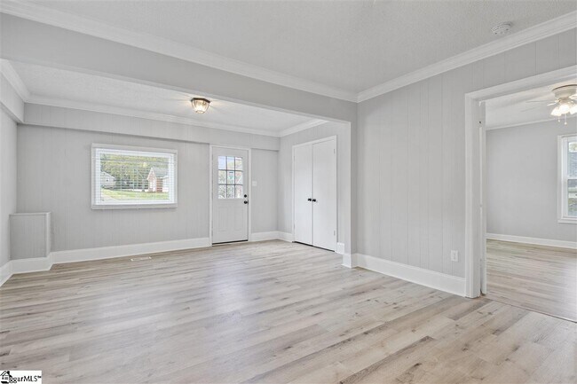 Building Photo - 21 Beechwood Ave