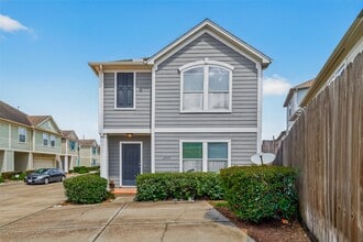 Building Photo - 6915 Woodridge Row Dr