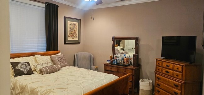 Foto del edificio - 3323 S Prairie Ave