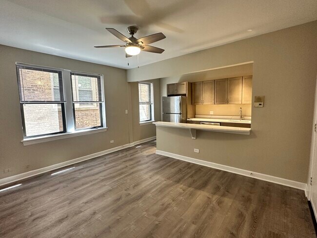 Foto del edificio - 644 W Wrightwood Ave