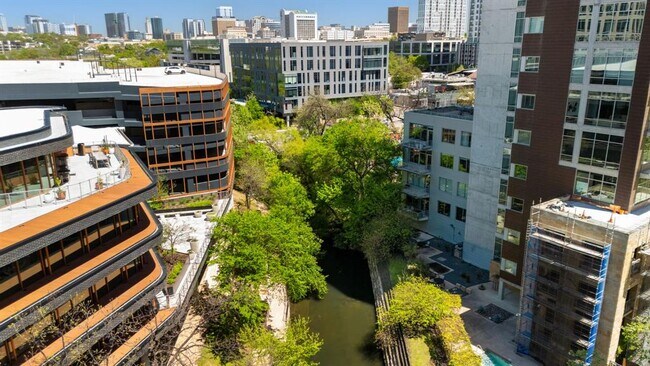 Foto del edificio - 800 W 5th St