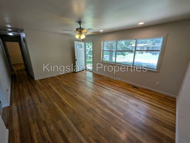 Foto del edificio - 272 Elmdale Dr