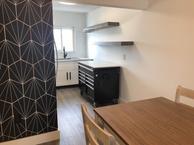 Foto del edificio - 2711 N Halifax Ave