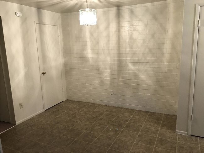 Foto del edificio - 1650 E Blacklidge Dr