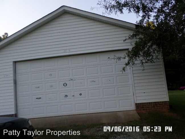 Building Photo - 2303 Ellis Chapel Rd