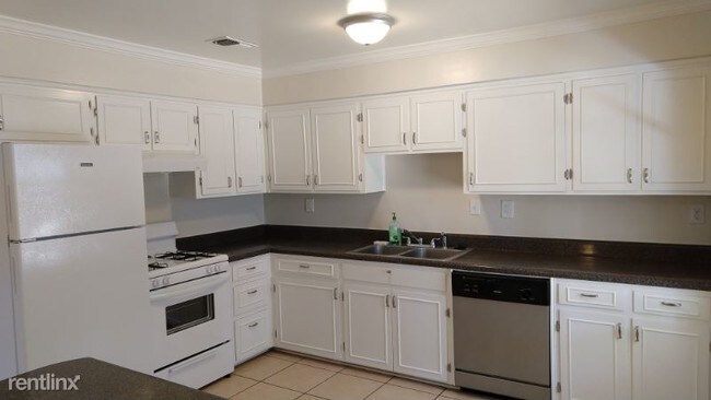 Building Photo - 3 br, 1.5 bath House - 218 Betty Rd.