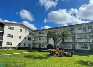 Building Photo - 135 Mansfield D