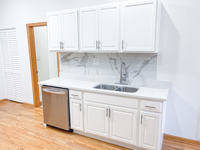 Foto del edificio - 1144 W 17th St