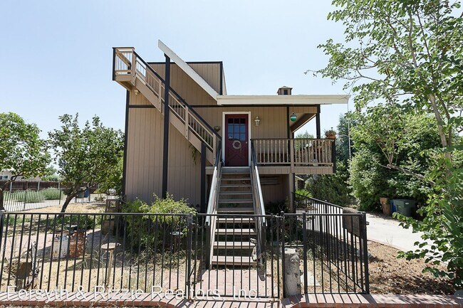 Building Photo - 333-335 Mesa Dr