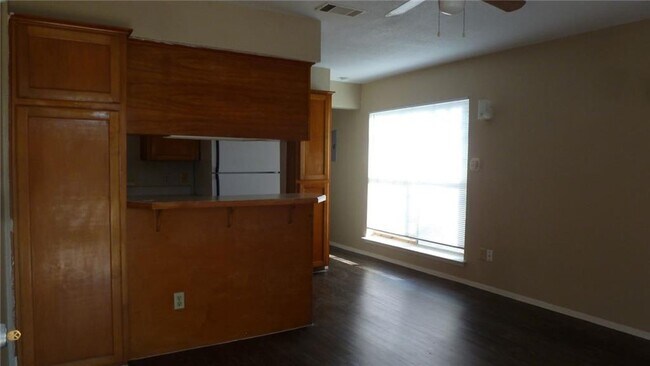 Foto del edificio - 2306 E 8th St