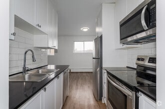 Interior Photo - 543 Mornington