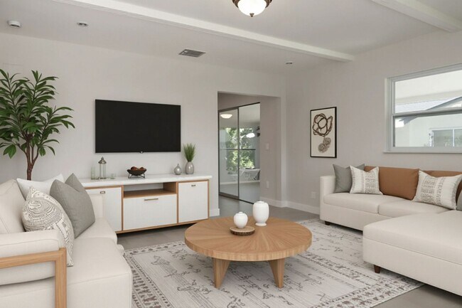 Building Photo - 3 Bedroom, 1 Bathroom Home for Rent in St Petersburg!