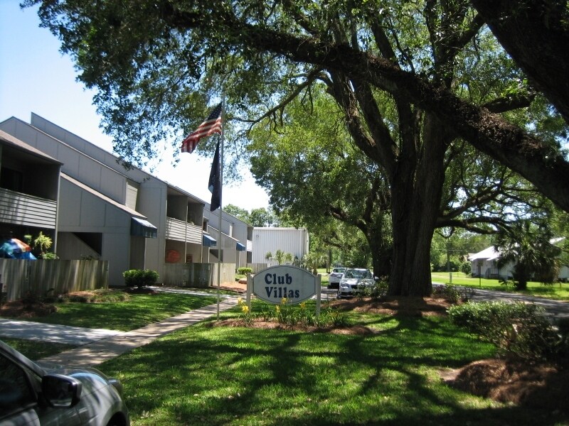 1156 N Alston St, Foley, AL 36535 Condo for Rent in Foley, AL