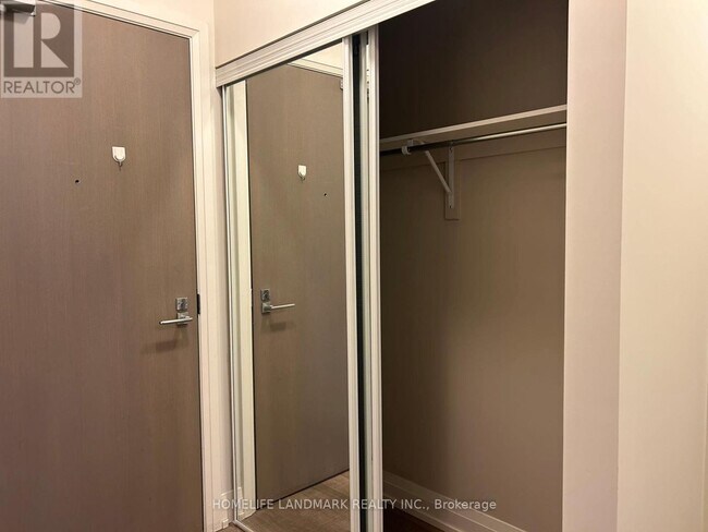 Photo du bâtiment - 7165 Yonge St