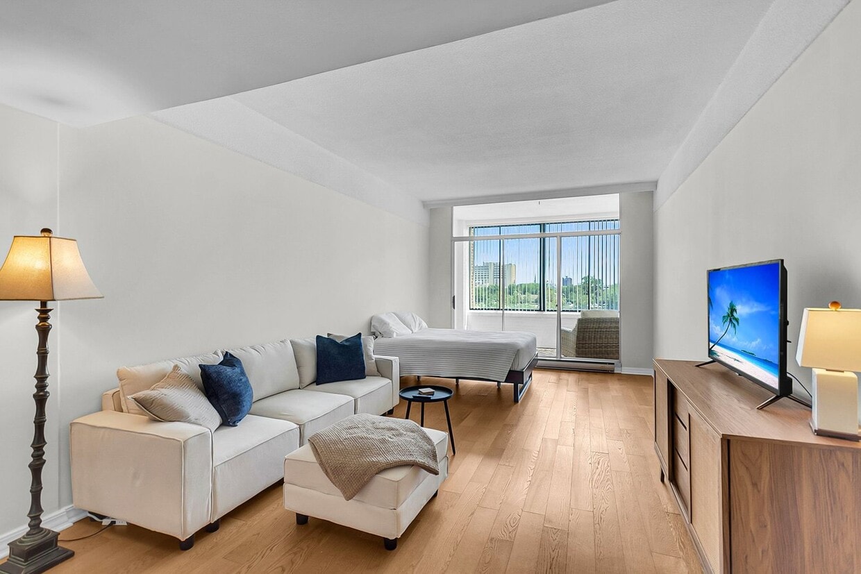 Downtown Charleston Living with Stunning Views - Downtown Charleston Living with Stunning Views