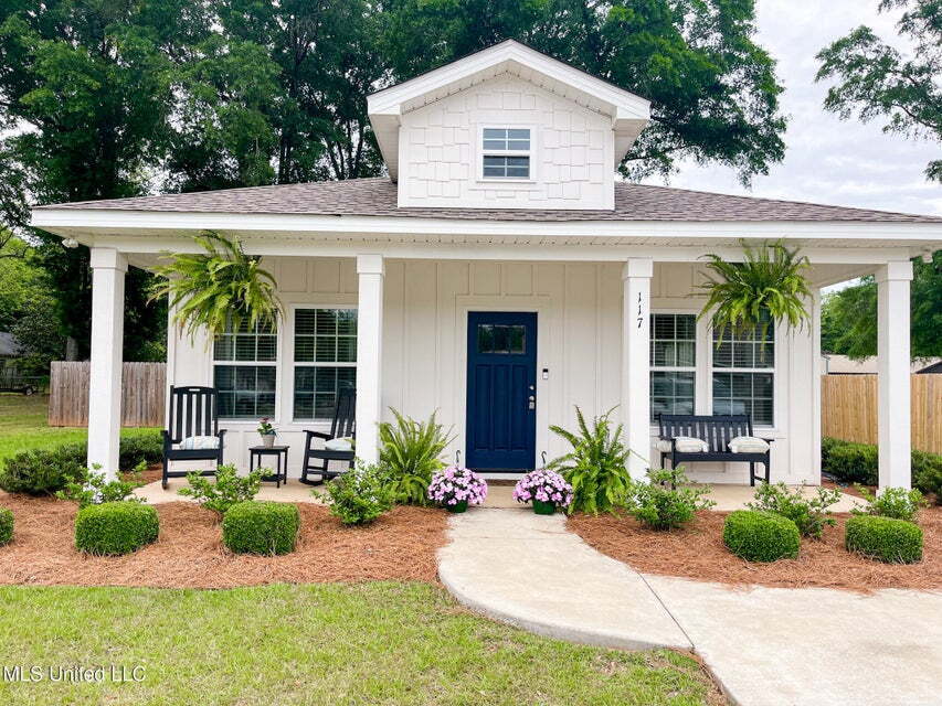 Primary Photo - Lucedale! New home for rent!