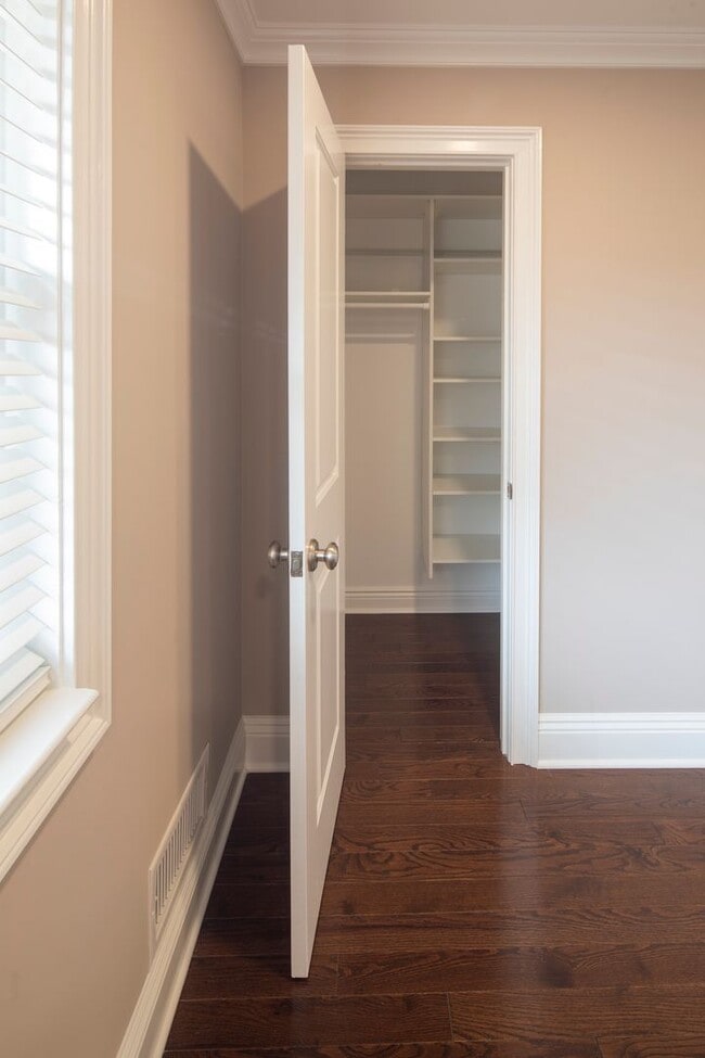 Interior Photo - Cambridge Manor