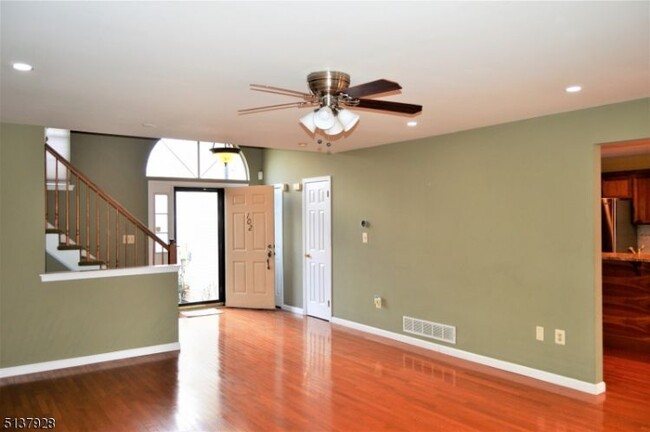 Building Photo - 102 Porter Way E