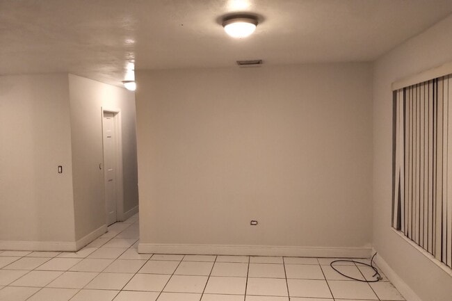 Building Photo - 2813 Acapulco Dr