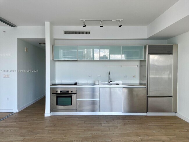 Building Photo - 1040 Biscayne Blvd