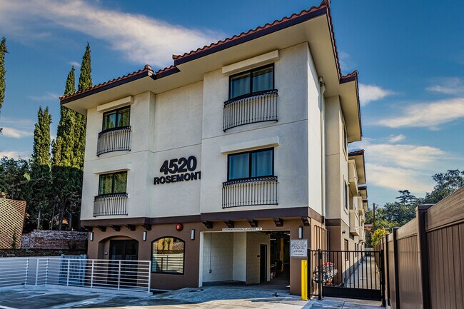 Foto del edificio - 4520 Rosemont Ave