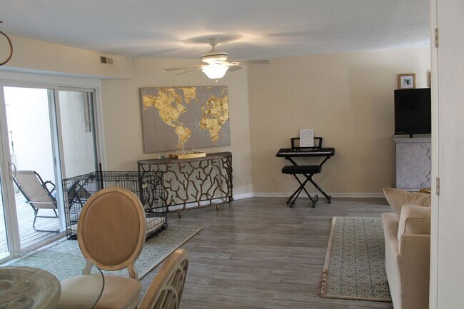 Foto del edificio - Spacious, Open Floor Plan at the end of 81...