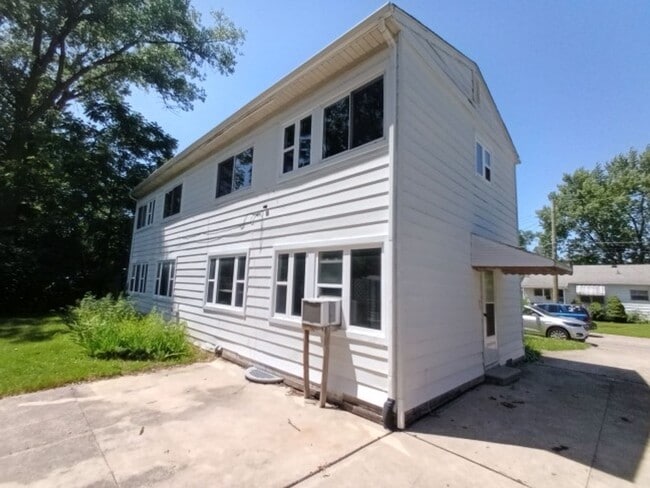 Building Photo - 31437-39 Alcona