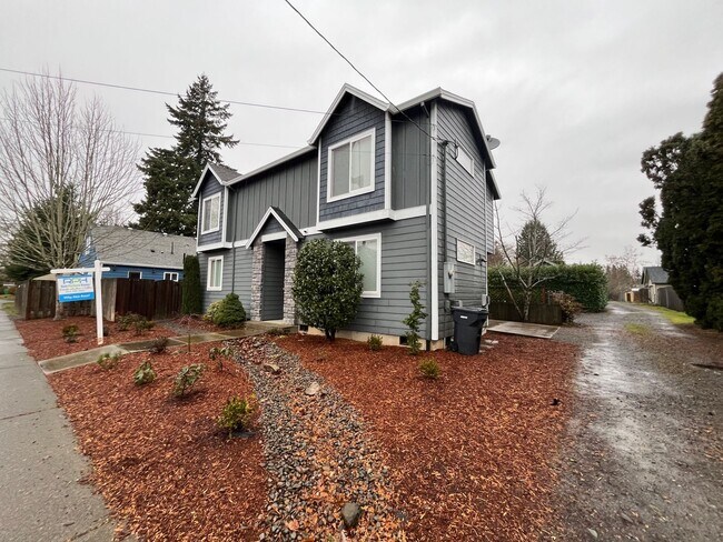 Building Photo - Charming Woodstock 4-Bed, 2.5 Bath Home wi...