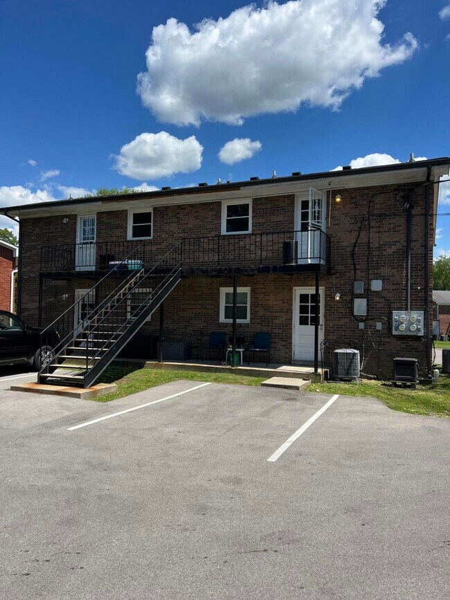Building Photo - 301 Poage Ct