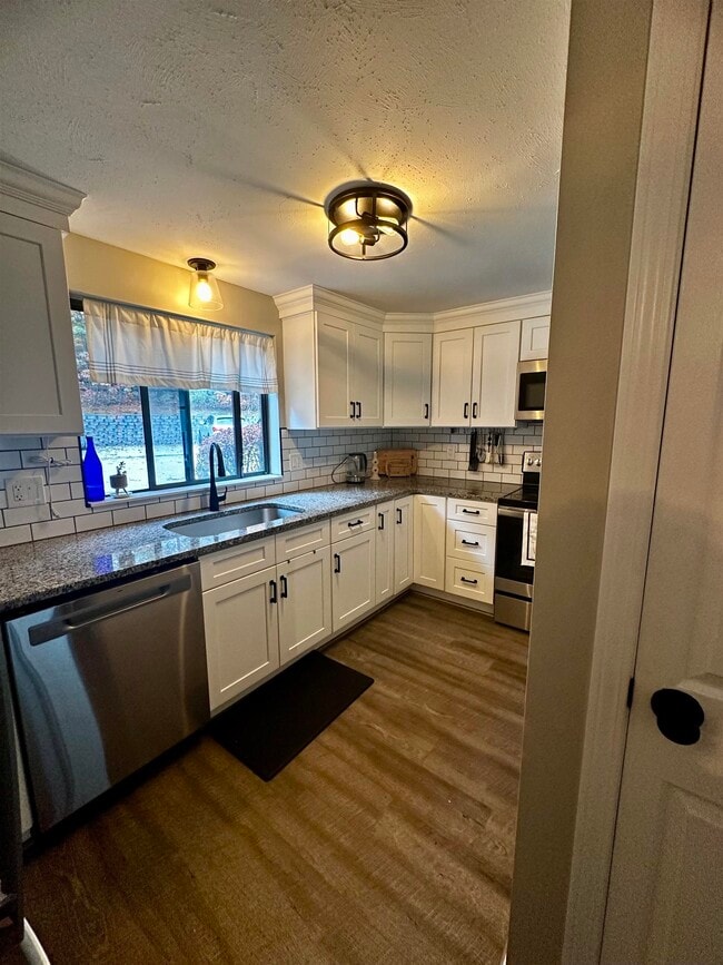 Building Photo - 22 Essex Grn Dr