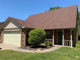 Building Photo - 415 Valley Dr
